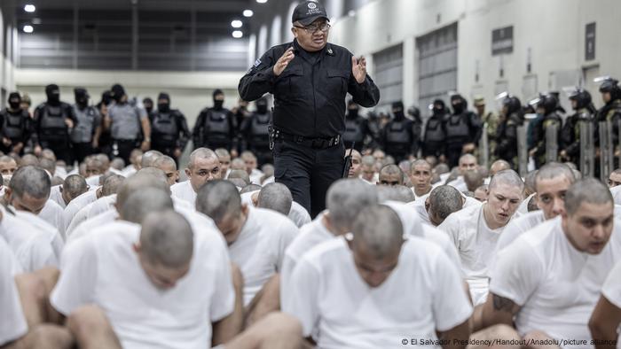 deportacoes-para-megaprisao-em-el-salvador-testam-limites-da-lei-nos-eua
