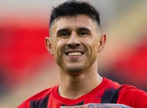 ex-alvo-do-athletico,-atacante-adam-bareiro-e-anunciado-pelo-fortaleza