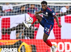 athletico-negocia-com-mais-dois-colombianos-e-pode-chegar-a-12-estrangeiros