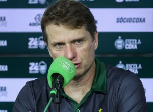 disputa-esquenta-e-coritiba-ganha-“dor-de-cabeca”-na-lateral